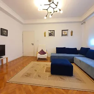 city-center-cozy-apartment.albaniahotels.org/